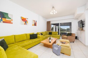 TV, DVD player, table tennis - Villa Mediterranean Blue (Rhodes)
