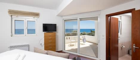 4 chambres, fer et planche à repasser, Wi-Fi, draps fournis