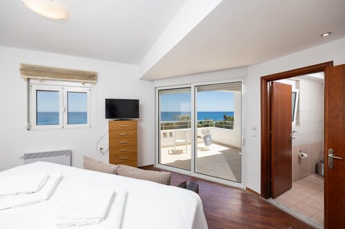 Villa Pelagos Blue - Four Bedroom Villa, Sleeps 8