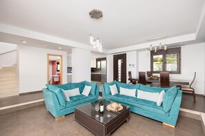 TV, lareira, DVD player