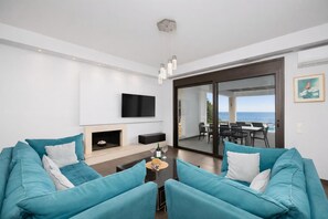 TV, fireplace, DVD player