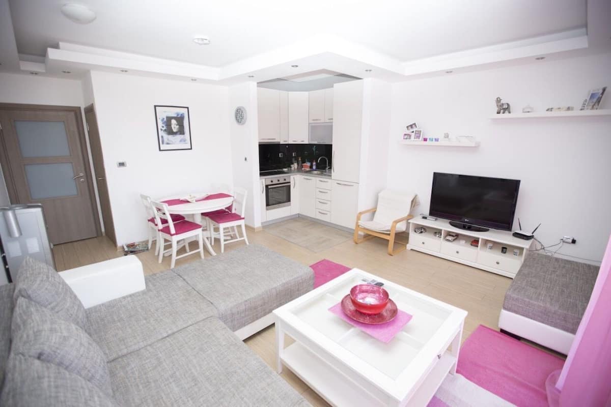 Apartamento urbano | Área de estar | TV LCD 32 polegadas com canais a cabo