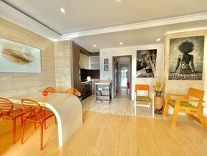 Comfort Apartment | Living area | 32-inch LCD TV with cable channels - Sea view Apartments Panorama Przno (Pržno)