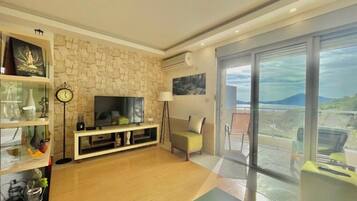 Comfort Apartment | 1 bedroom, premium bedding, memory-foam beds, desk