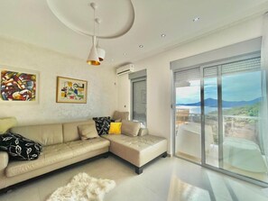 Romantic Studio | Beach/ocean view