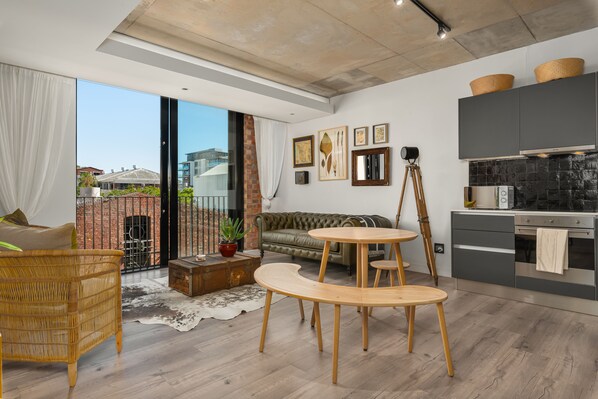 Luxury Apartment | In-room dining - The Signature 102 (Cape Town)