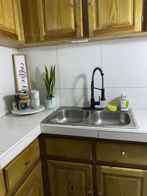 Fridge, microwave, stovetop, dishwasher - Jamaica 🇯🇲 home (Portmore)