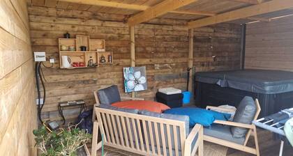 Double room with bathroom and toilet attenante.Pt Breakfast available.