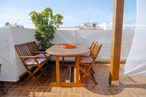 Outdoor dining - Sunny Duplex in Coeur de Rabat (Rabat)