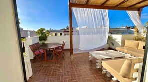 Outdoor dining - Sunny Duplex in Coeur de Rabat (Rabat)