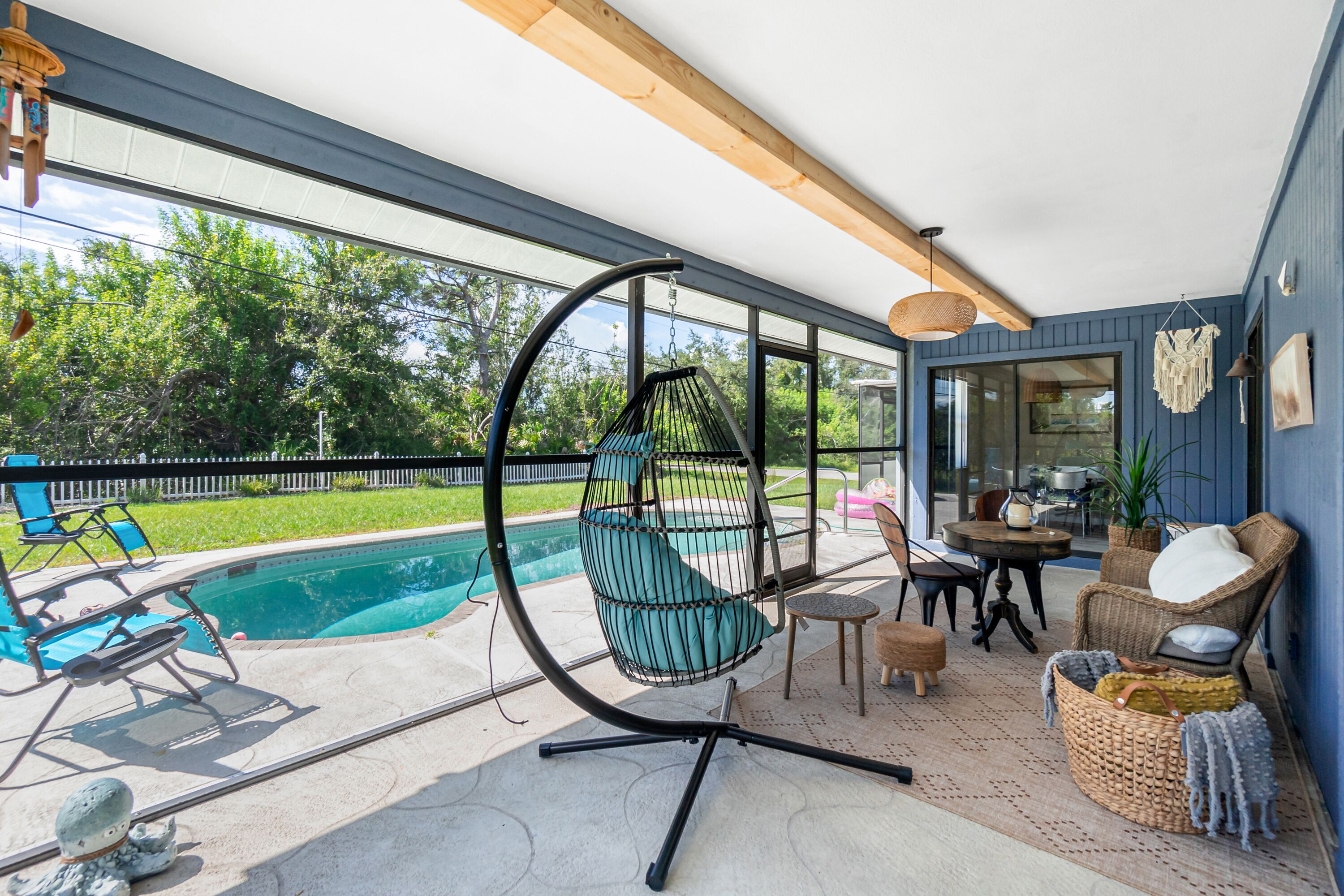 Coastal Zen Retreat close to Manasota Key, Blind Pass and the best Gulf Beaches.