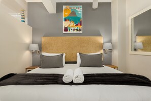 1 bedroom, iron/ironing board, WiFi, bed sheets - Stunning Ocean Views in Camps Bay (Cape Town)