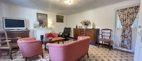 智能電視、DVD 播放機、書籍、音樂庫