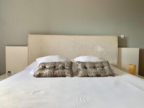 3 quartos, ferros/tábuas de passar roupa, Wi-Fi, roupa de cama