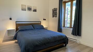 3 slaapkamers, een strijkplank/strijkijzer, wifi, beddengoed