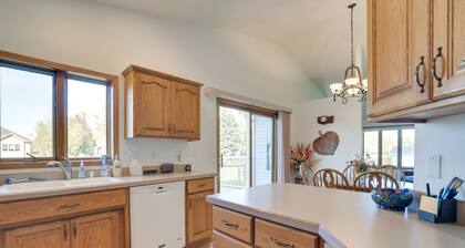 5 Mi to Dtwn: Pet-Friendly 'Wheatland Twin' Home!