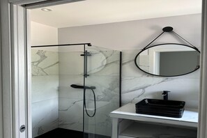 Shower - Attractive Villa with Private Pool (Solenzara)