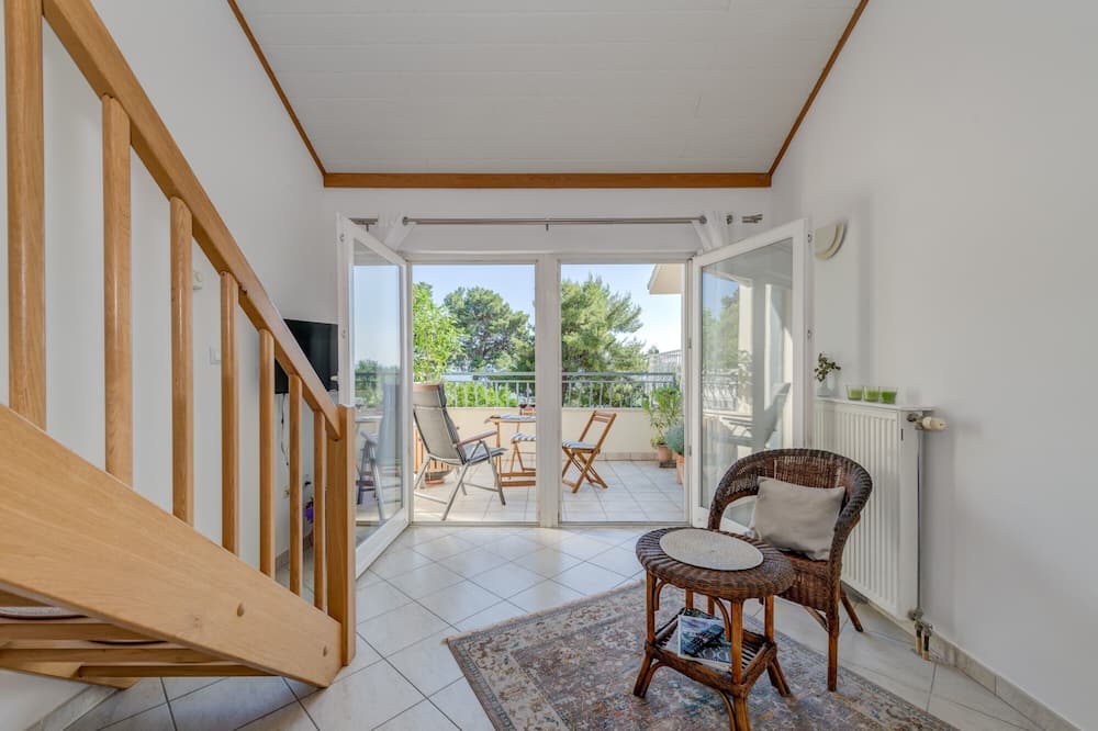 Beachfront apartment Milan with balcony