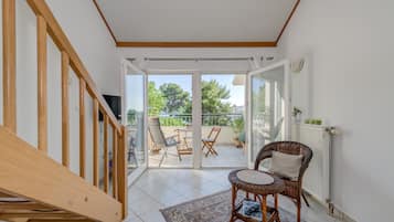 LĂ€genhet (Beachfront apartment Milan with balco) | Vardagsrum | 32-tums tv med satellitkanaler