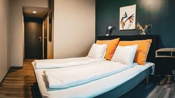 Kamar Double Ekonomi | Meja kerja, ruang kerja ramah laptop, Wi-Fi gratis, dan seprai linen