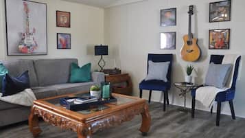 Een smart-tv en een open haard