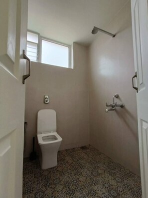Hårtørrer, håndklæder, Sæbe, Toiletpapir