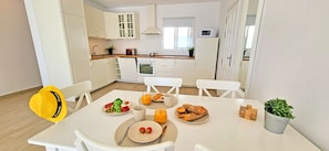Dining - Ferienwohnung Ocean Sounds B in Gran Tarajal, Innenstadt, Meerblick, Terrasse (Gran Tarajal)