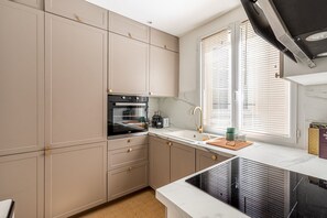 Fridge, microwave, oven, dishwasher