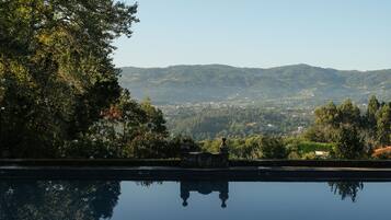Piscine couverte, piscine extérieure