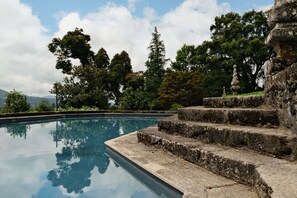 Piscine couverte, piscine extérieure