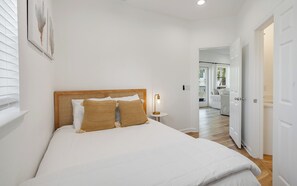 4 bedrooms, desk, iron/ironing board, WiFi