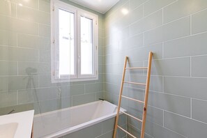 Hair dryer, towels - GuestReady - Blue serenity in the 15th Arr. (Paris)