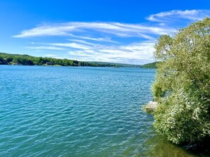 Hårføner, håndklær, såpe og sjampo