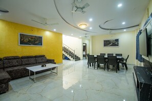 Living room - Bliss Farm Stay-IRIS (Hyderabad)