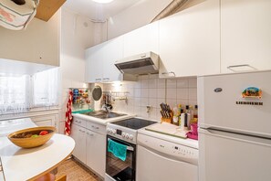 Refrigerador, microondas, horno y lavavajillas 