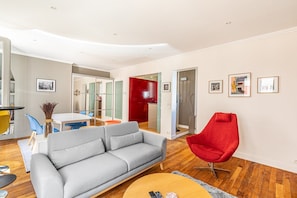 TV, books - GuestReady - Fantastic stay near Place d'Italie (Paris)