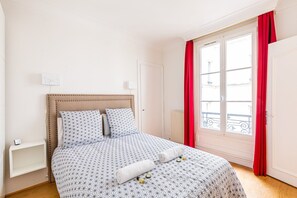 1 bedroom, desk, Internet, bed sheets - GuestReady - Stylish Flat in Le Marais (Paris)