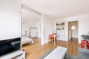 2 bedrooms, desk, iron/ironing board, internet - GuestReady - Tastefully furnished and bright stay (Paris)
