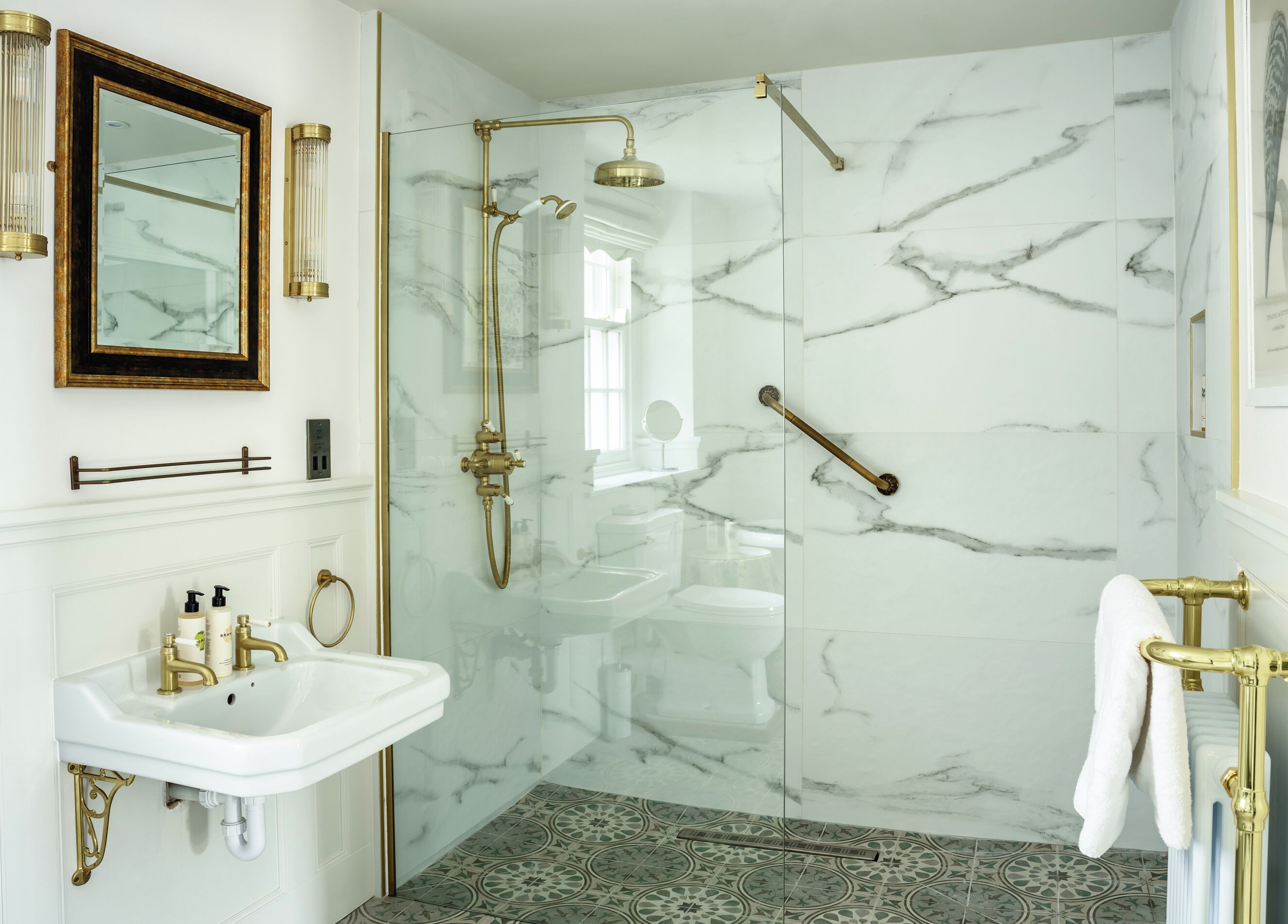 Superior Room | Bathroom | Free toiletries, towels