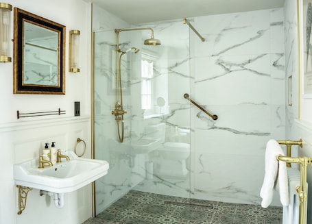 Superior Room | Bathroom. George and Dragon Clifton