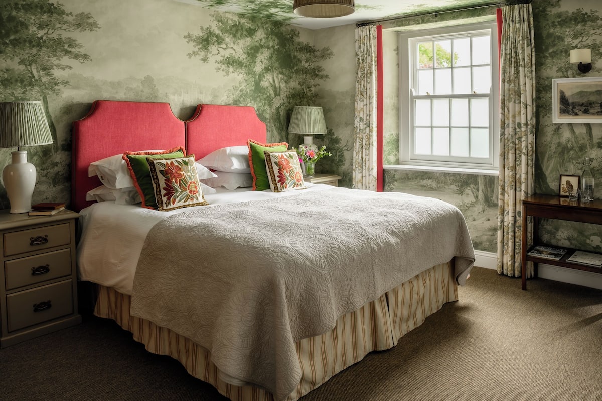 1 bedroom, hypo-allergenic bedding, individually decorated