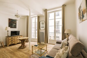TV - GuestReady - Parisian stay near Hôtel de Ville (Paris)