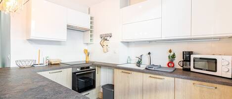 Fridge, microwave, oven, dishwasher