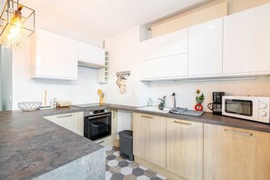 Fridge, microwave, oven, dishwasher - GuestReady - Calm escape in the 15th arr. (Paris)