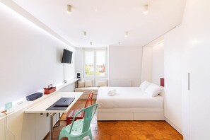 Desk, Internet, bed sheets