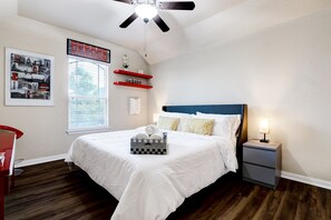 6 habitaciones, tabla de planchar con plancha y cuna de viaje