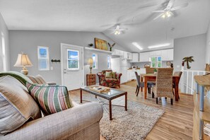 Living area - Georgia (Lynn Haven)