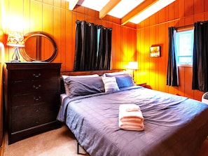 3 soverom, skrivebord, strykejern/-brett og wi-fi (inkludert)