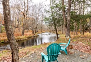 Property grounds - Waterfront/2fireplaces/Hottub/KingBed/Firepit/Smoker/Grill, Serenity (Pocono lake)
