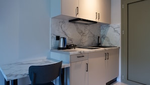 Deluxe Apartment | Private kitchen | Mini-fridge, stovetop, electric kettle, toaster - Sky View Suites Kefalonia  (Kefalonia)